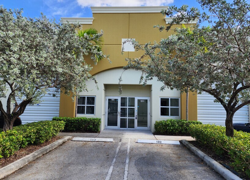 2061 NW 112th Ave, Miami, FL à louer - Photo du bâtiment - Image 2 de 7
