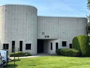 216-218 Sherwood Ave, Farmingdale, NY à louer Photo du bâtiment- Image 1 de 6