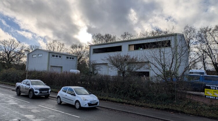 Shore Rd, Southampton for lease Primary Photo- Image 1 of 3