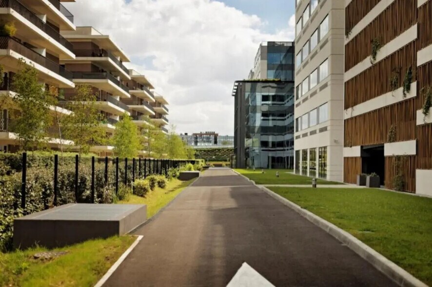 35 Avenue Louis Bréguet, Vélizy-Villacoublay à louer - Photo du bâtiment - Image 3 de 8