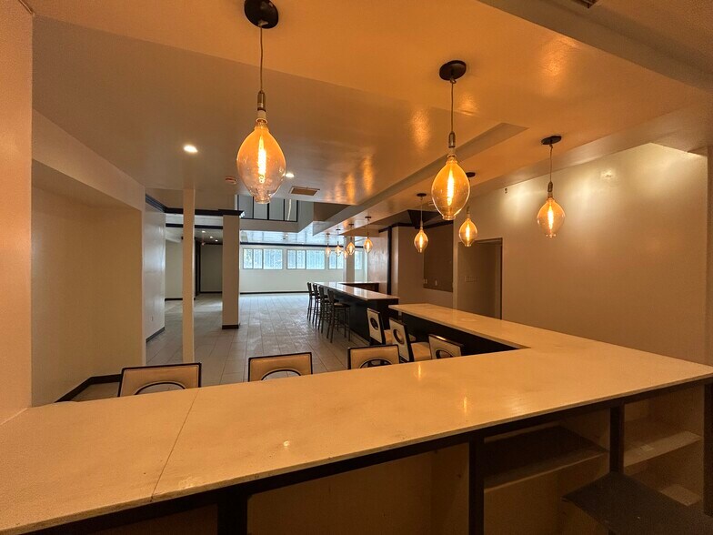 1032 S Western Ave, Los Angeles, CA à louer - Photo du bâtiment - Image 3 de 7