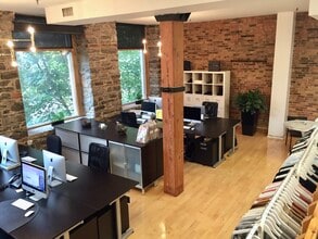 430-432 Rue Sainte-Hélène, Montréal, QC for lease Interior Photo- Image 2 of 9