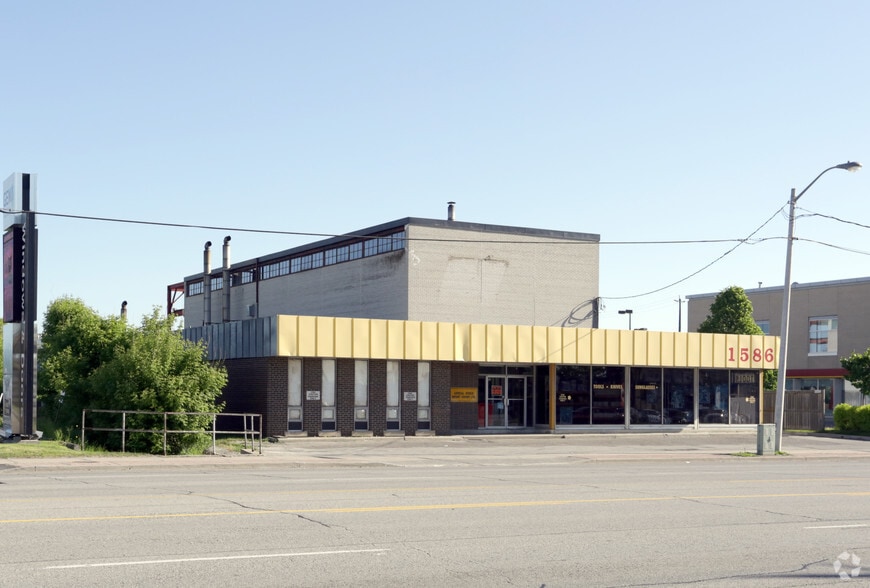 1586 The Queensway, Toronto, ON for lease - Building Photo - Image 2 of 2