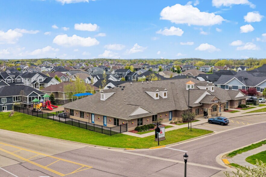 1100 Connery Cv, Waunakee, WI à vendre - Photo du bâtiment - Image 2 de 13