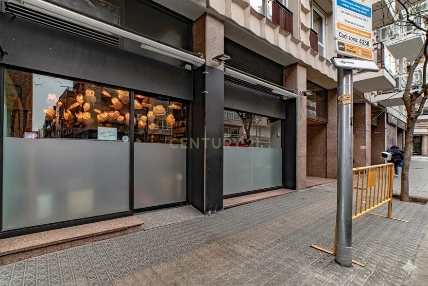 Commerce de détail dans Barcelone, Barcelona à louer - Photo du bâtiment - Image 1 de 3