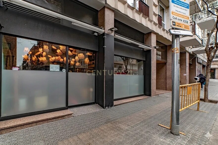 Commerce de détail dans Barcelone, Barcelona à louer - Photo du bâtiment - Image 1 de 3