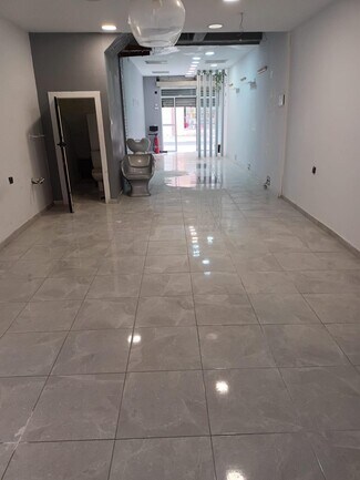 Plus de détails pour Multi-résidentiel à vendre