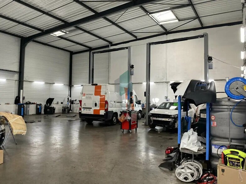 Flex in Viarmes for lease - Building Photo - Image 3 of 7