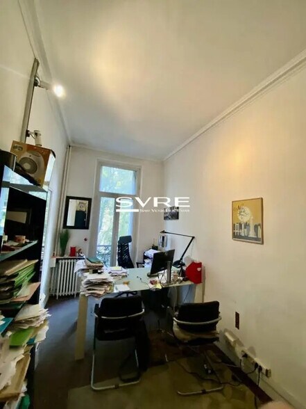 Office in Marseille for lease - Interior Photo - Image 3 of 5
