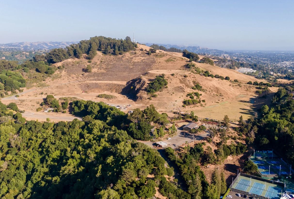 13591 Lake Chabot Rd, San Leandro, CA à louer Aérien- Image 1 de 11