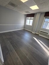 17 W Jefferson St, Rockville, MD à louer Photo intérieure- Image 1 de 2