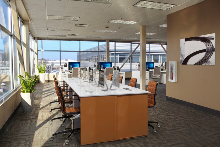 2450 Rimrock Rd, Madison, WI à louer - Photo intérieure - Image 2 de 7