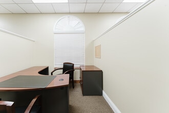 2120 N Dixie Hwy, Boca Raton, FL for lease Interior Photo- Image 2 of 14
