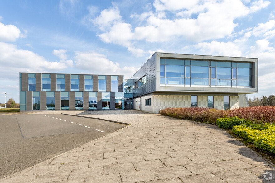 1 Lonmay Rd, Glasgow à louer - Photo du bâtiment - Image 3 de 28