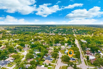 613 Forest Hills Dr, Brandon, FL - Aerial  map view