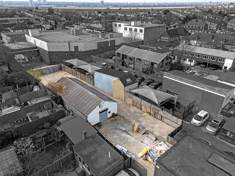 249A Chingford Mount Rd, London for sale - Building Photo - Image 2 of 5