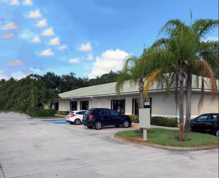 1881 SE Port St. Lucie Blvd, Port Saint Lucie, FL for lease Building Photo- Image 1 of 16