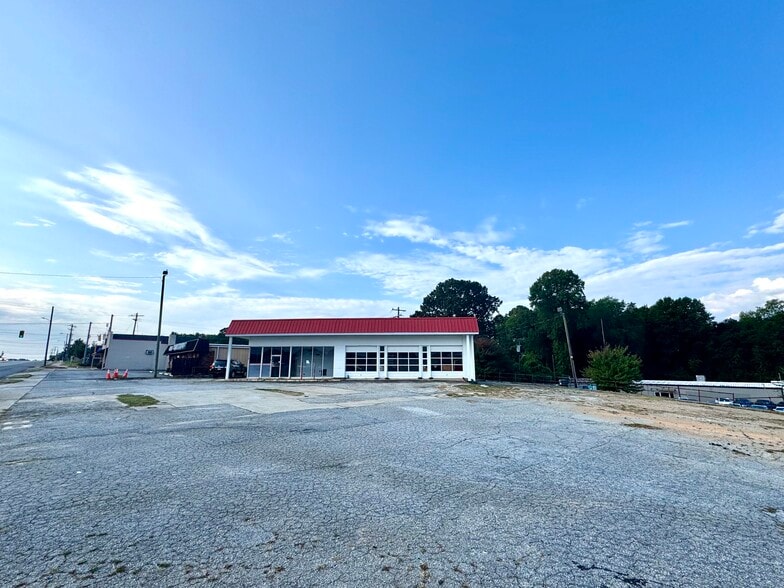305 N Main St, Mauldin, SC for sale - Primary Photo - Image 1 of 3