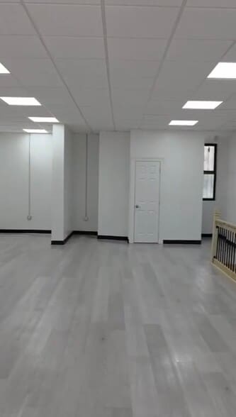 3208 31st St, Astoria, NY for lease - Primary Photo - Image 1 of 6