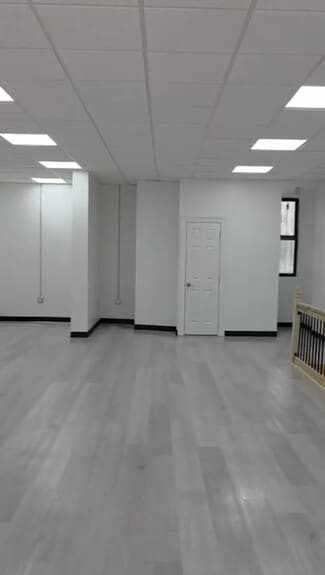 More details for 3208 31st St, Astoria, NY - Retail for Lease