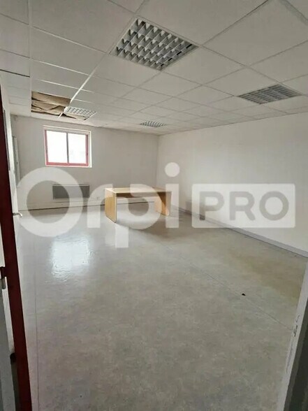 Office in Reims for lease - Interior Photo - Image 2 of 6