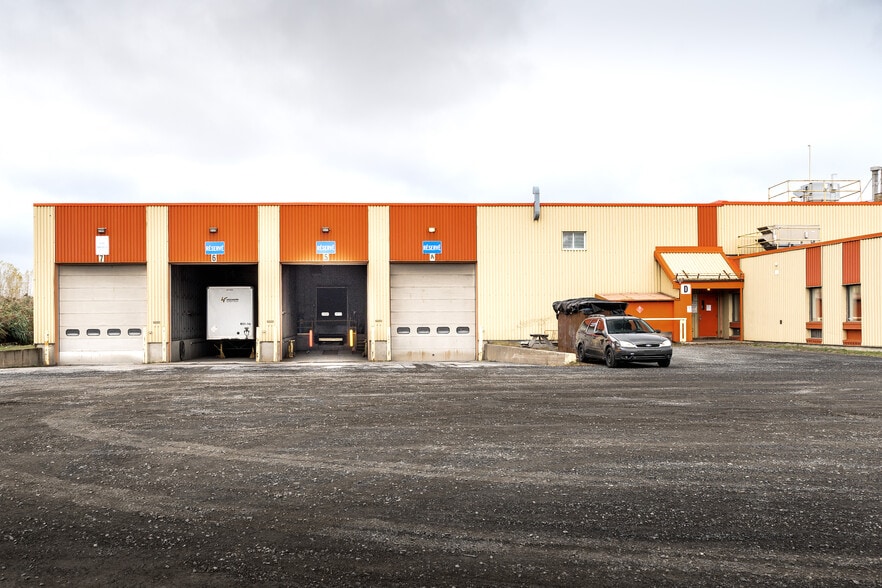 2620 Rue Bernard-Pilon, St-Mathieu-de-Beloeil, QC for sale - Building Photo - Image 3 of 22