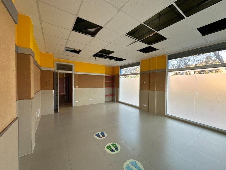 Commerce de détail dans Zaragoza, Zaragoza à louer - Photo du bâtiment - Image 3 de 59