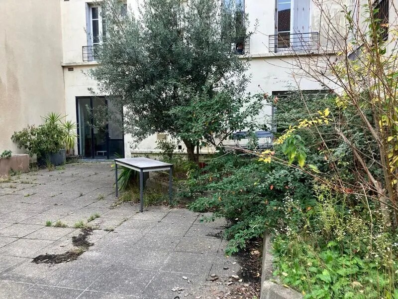 Immeuble residentiel dans Paris à vendre Photo du bâtiment- Image 1 de 14