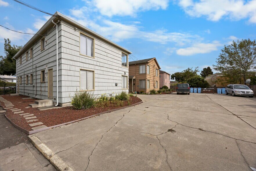 The Wainwright Apartments portefeuille de 6 propriétés à vendre sur LoopNet.ca - Photo du bâtiment - Image 3 de 36