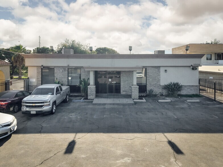 3509 Union Ave, Bakersfield, CA à vendre - Photo du bâtiment - Image 3 de 11