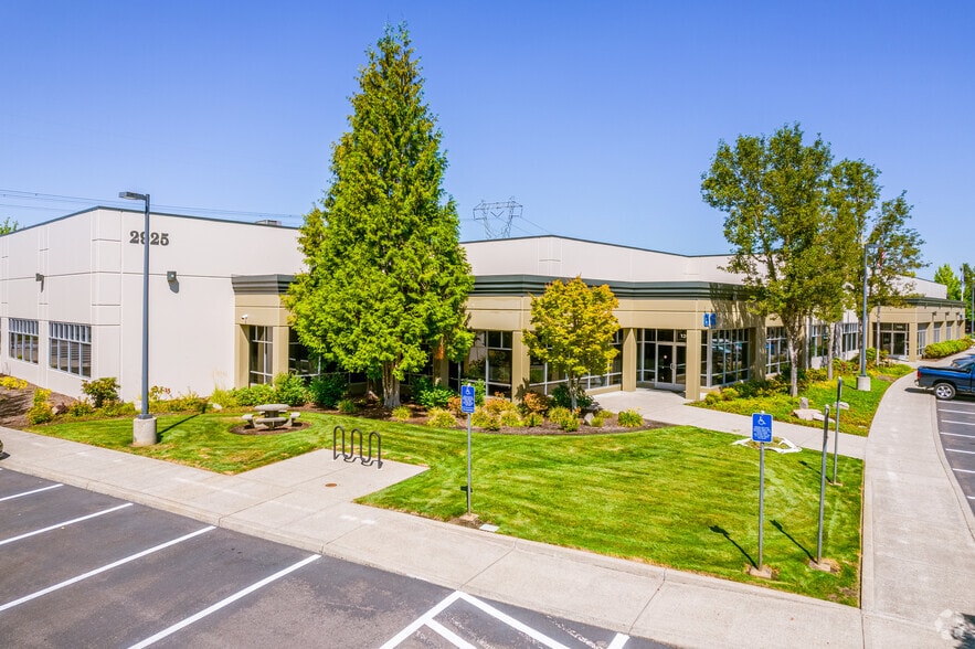 2925 NW Aloclek Dr, Hillsboro, OR for lease - Primary Photo - Image 1 of 11