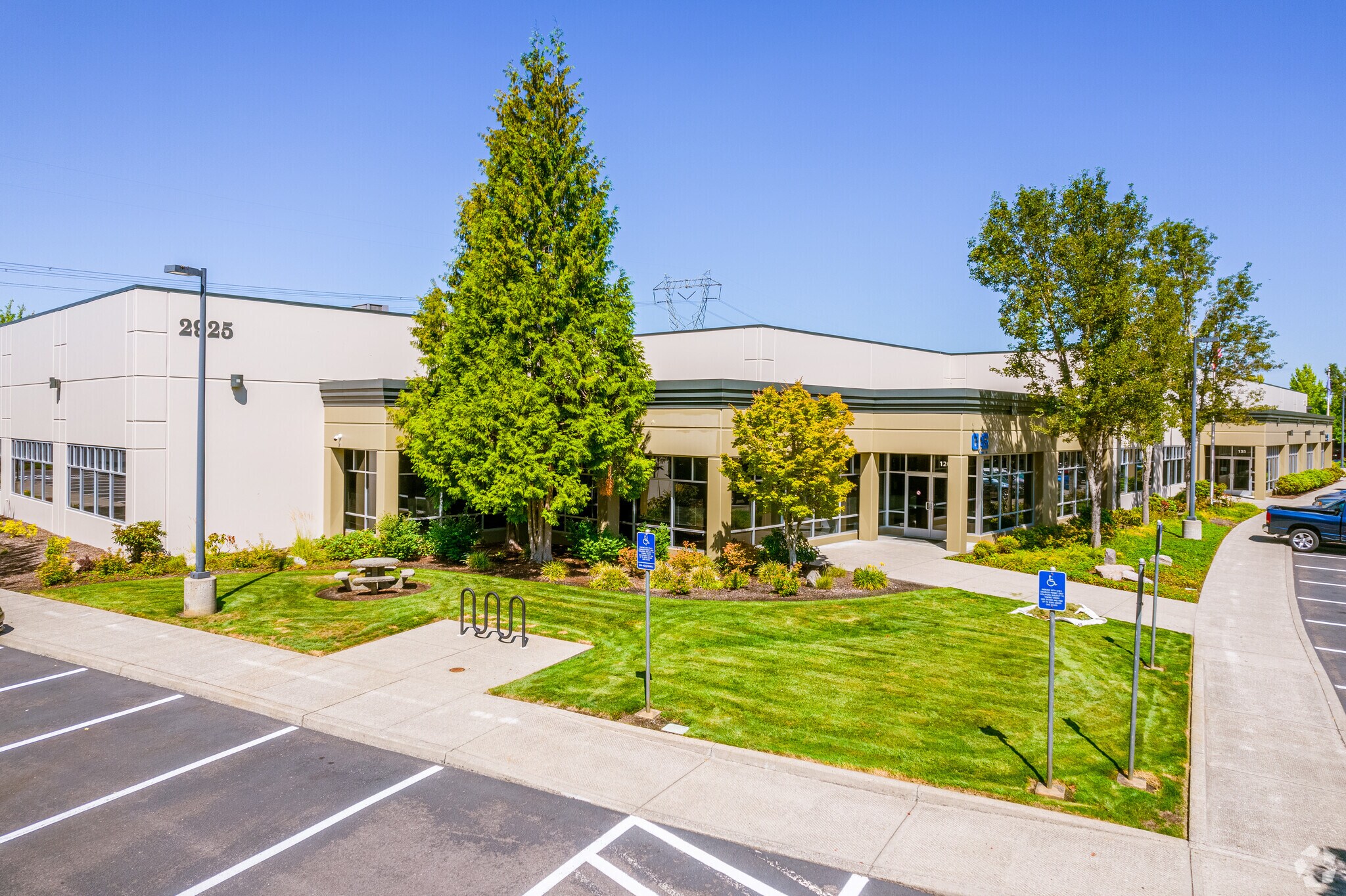 2925 NW Aloclek Dr, Hillsboro, OR for lease Primary Photo- Image 1 of 12