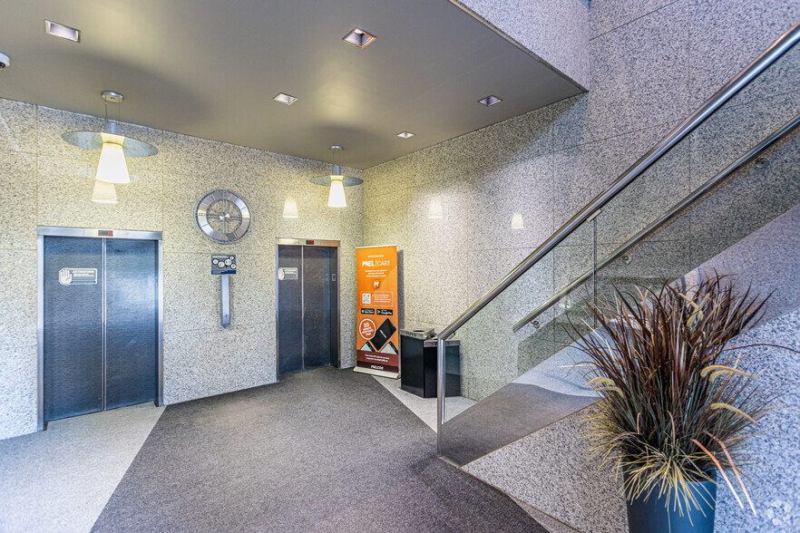 10310-10320 Jasper Ave NW, Edmonton, AB à louer - Hall d’entrée - Image 3 de 11