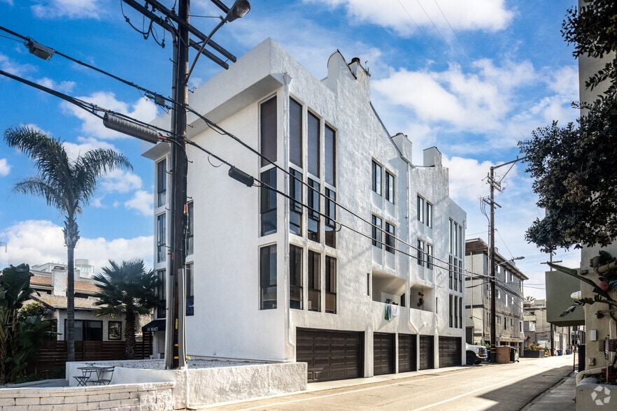 14 Mast, Marina Del Rey, CA à vendre - Photo du bâtiment - Image 2 de 61