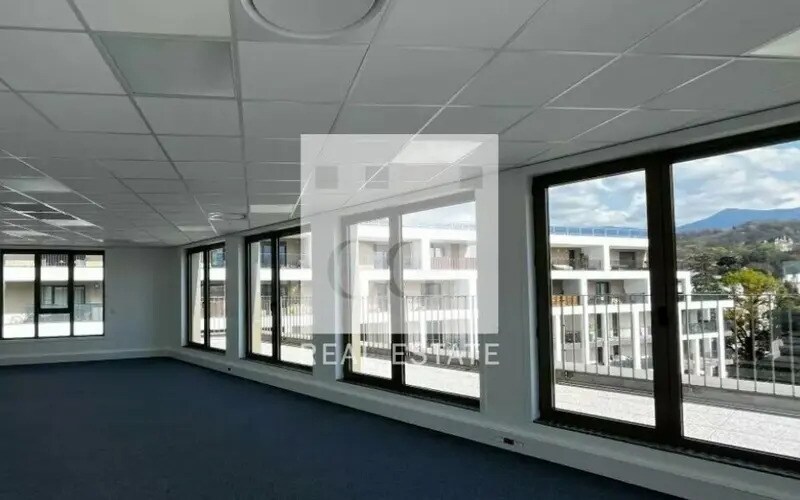 Bureau dans Eybens à vendre - Photo du bâtiment - Image 2 de 12