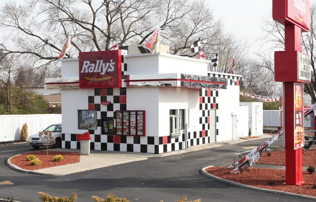 More details for 700 Georgesville Rd, Columbus, OH - Retail for Lease