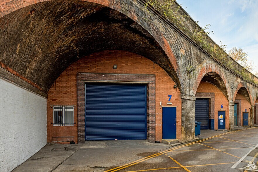 Bermondsey Trading Estate, London for lease - Building Photo - Image 3 of 34