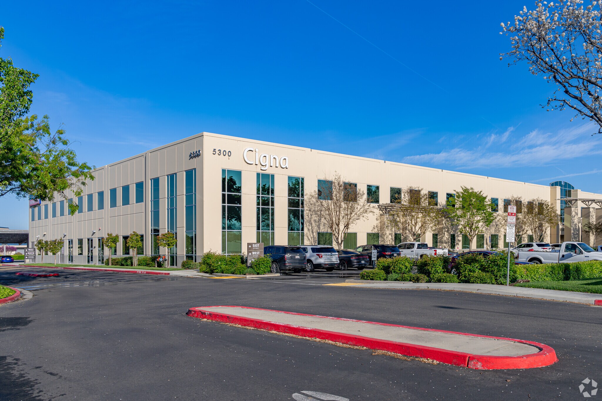 801-835 S Akers St, Visalia, CA for lease Building Photo- Image 1 of 11