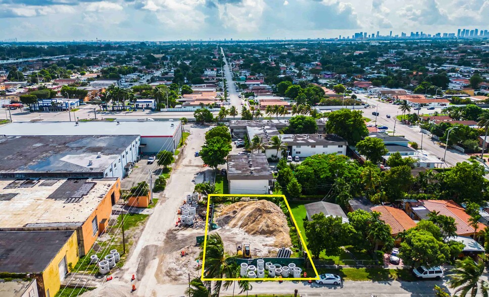 444 W 17th St, Hialeah, FL for sale - Building Photo - Image 3 of 6