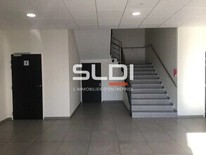 8 Rue Joseph Nicephore Niepce, Genas à louer Hall d’entrée- Image 1 de 10