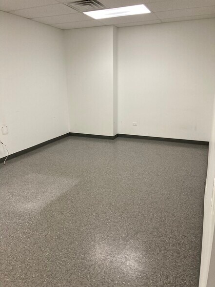 807-815 Devon Ave, Park Ridge, IL à louer - Photo intérieure - Image 2 de 7