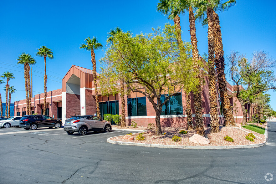 5550 W Flamingo Rd, Las Vegas, NV à vendre - Photo principale - Image 1 de 1