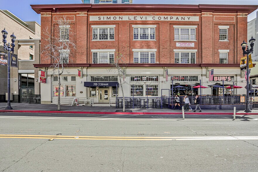 715 J St, San Diego, CA à louer - Photo du bâtiment - Image 2 de 9