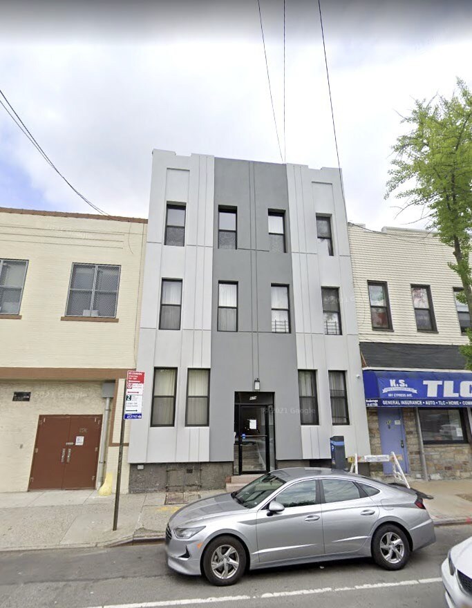 879 Cypress Ave, Flushing, NY à vendre Photo du bâtiment- Image 1 de 16