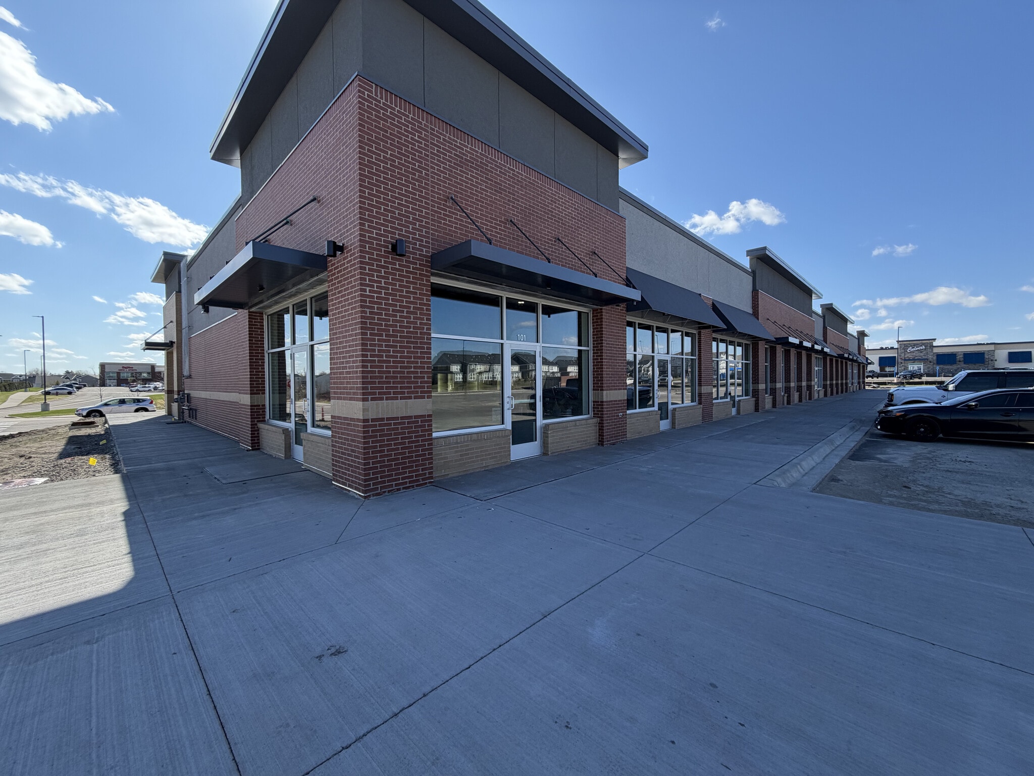 Hy-Vee Maple Grove Multi-Tenant Retail, Maple Grove, MN for lease Primary Photo- Image 1 of 9