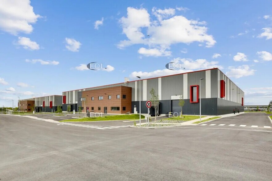 Flex in Le Thillay for lease - Building Photo - Image 3 of 9