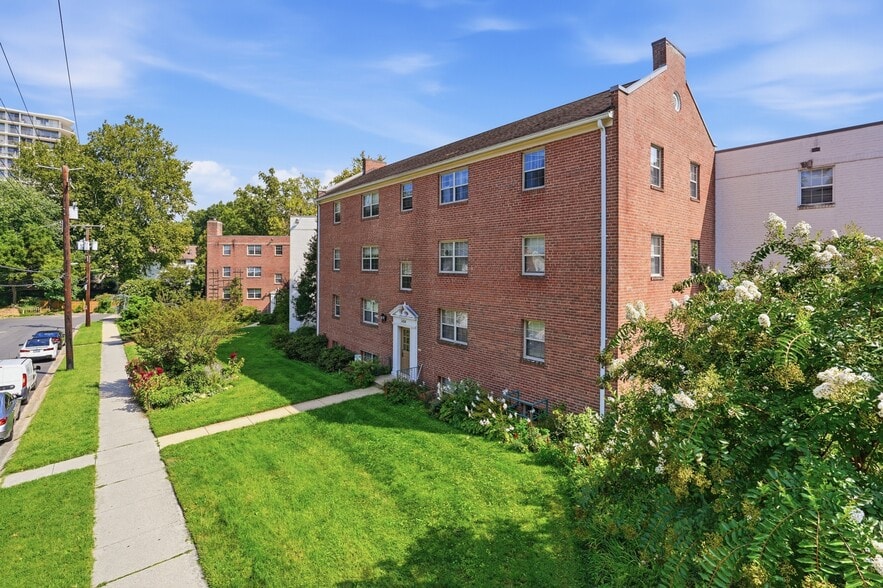3405 University Blvd W, Kensington, MD à vendre - Photo du bâtiment - Image 3 de 17