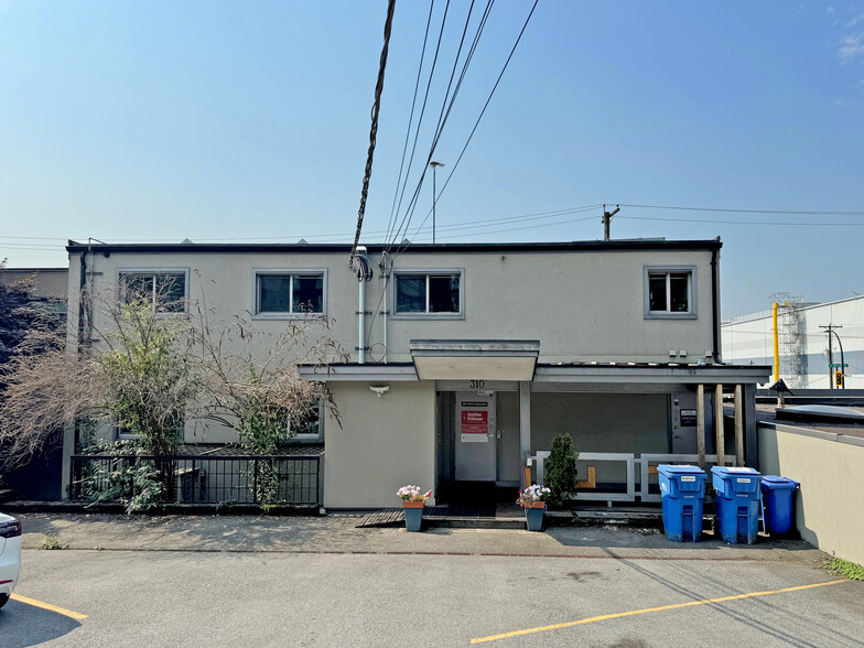 310 E Esplanade, North Vancouver, BC for lease - Building Photo - Image 2 of 3