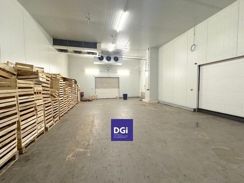 Flex in Nîmes for lease - Interior Photo - Image 3 of 7