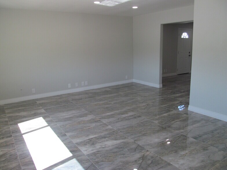 612 S Jones Blvd, Las Vegas, NV à vendre - Photo du bâtiment - Image 3 de 23